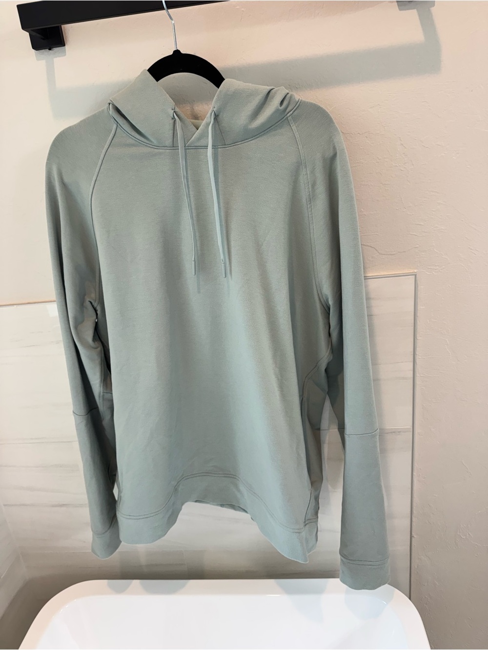 lululemon athletica Men's Lightweight Hoodie in Sage